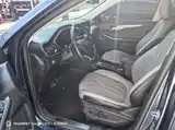 Photo 11 - Ford Escape