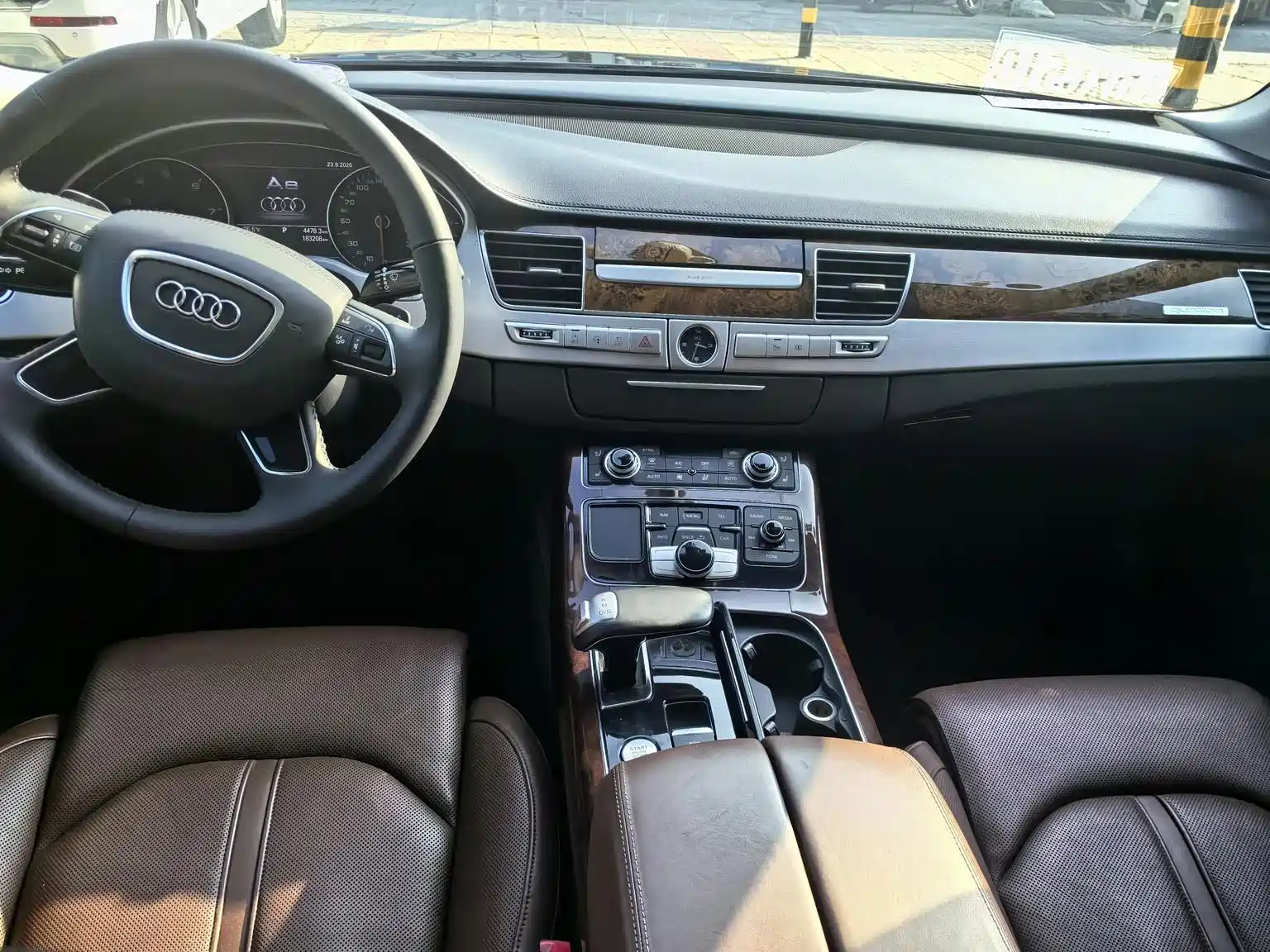 Photo 9 - Audi A8