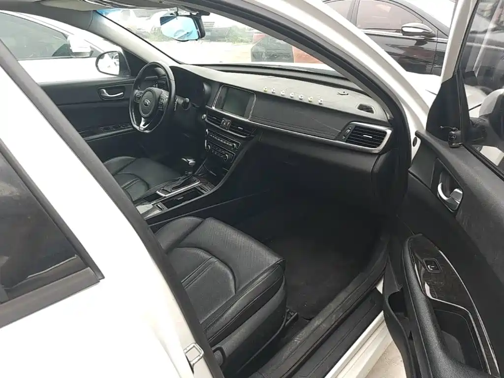 Photo 19 - Kia K5