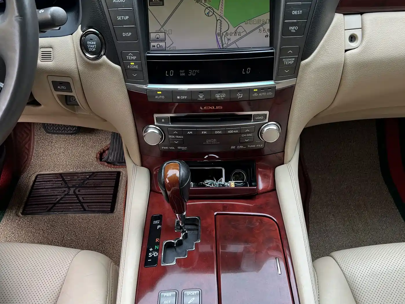 Фото 12 - Lexus LS