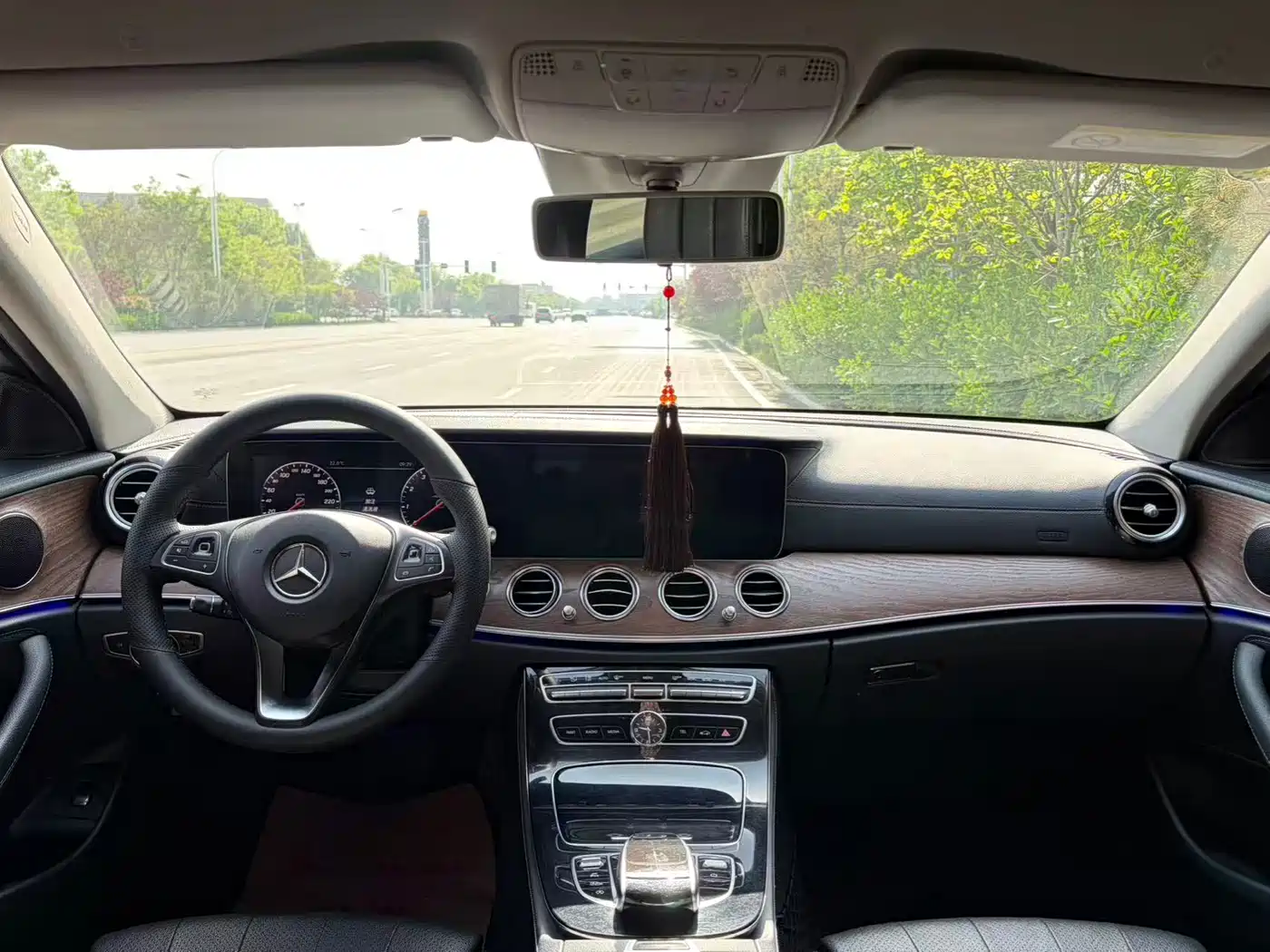 Mercedes-Benz E-Class 2016 E 200 L фото 16