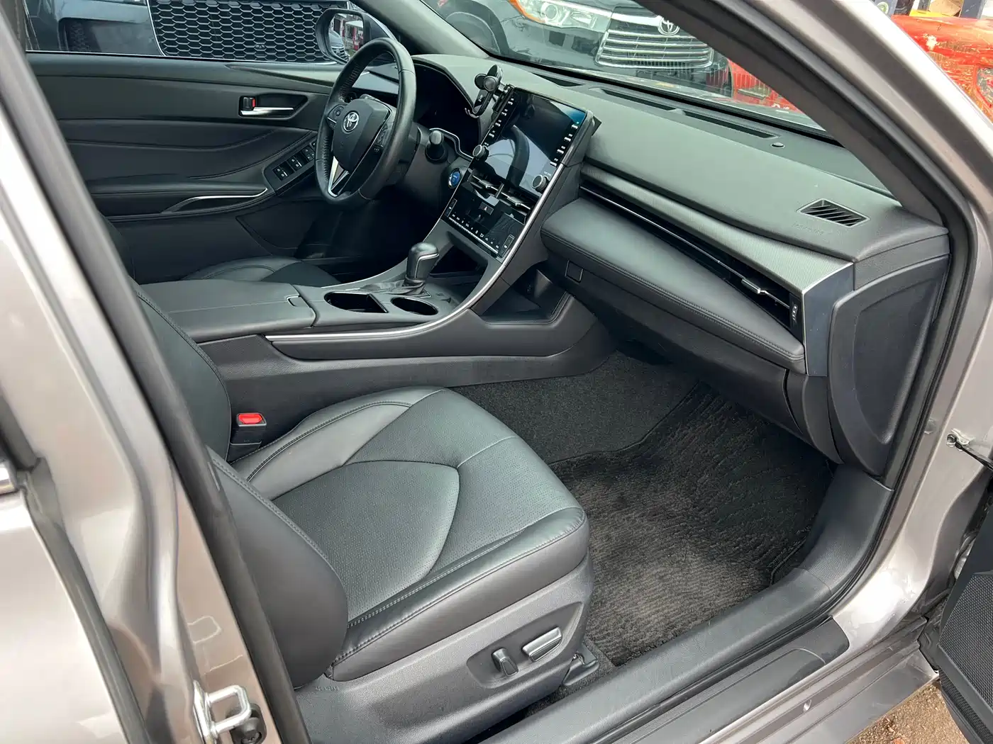 Toyota Avalon 2019 Hybrid 2.5L Luxury Edition China V фото 25
