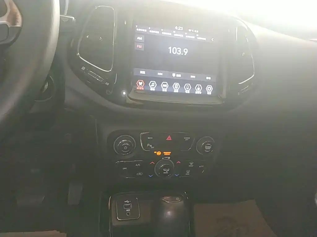 Фото 13 - Jeep Compass