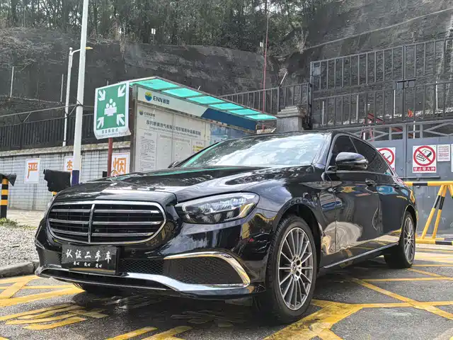 MERCEDES-BENZ E CLASS