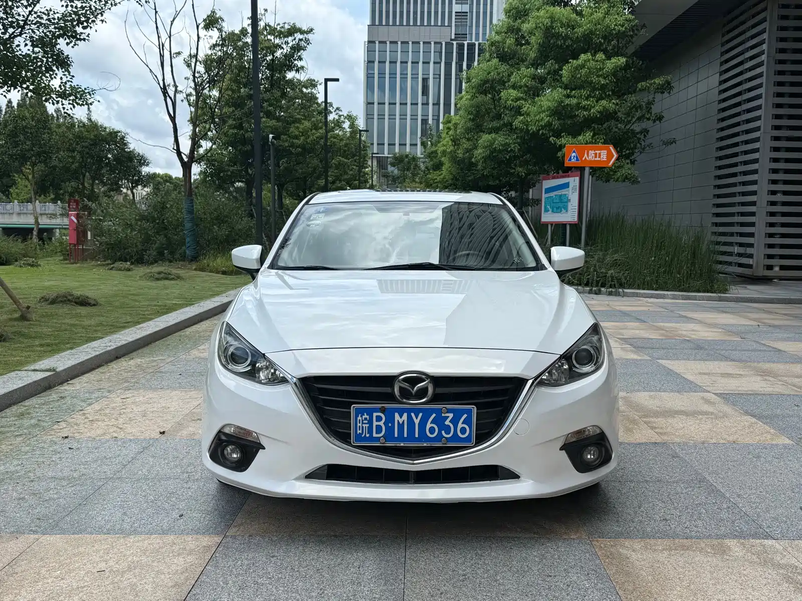 صورة 2 - Mazda Mazda 3