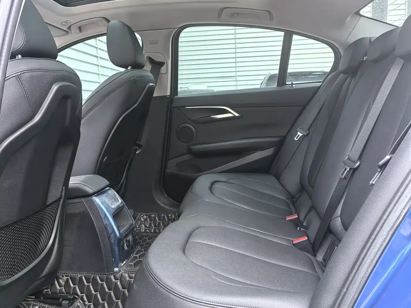 BMW 1 Series 2018 118i Sport Edition фото 18