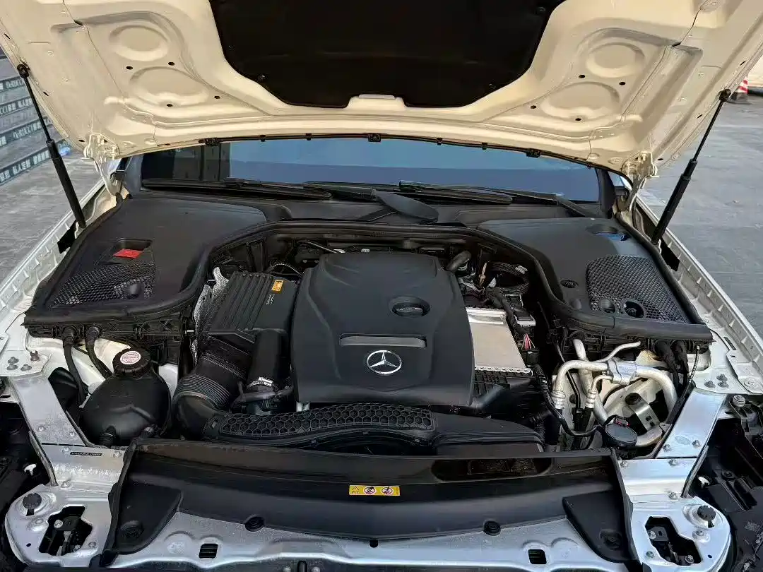 Фото 9 - Mercedes-Benz E-Class