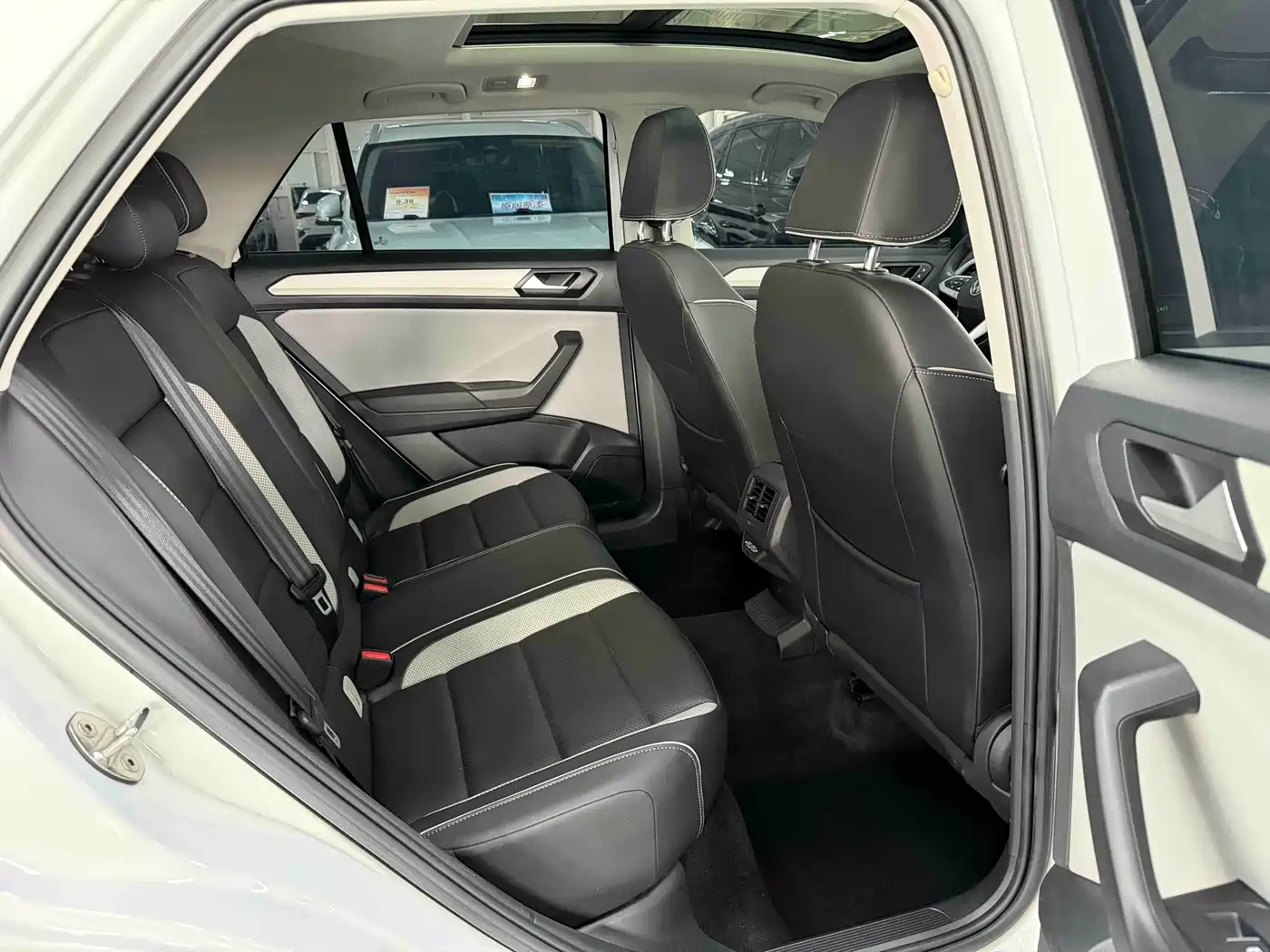 Volkswagen T-ROC 2023 280TSI DSG 2WD Time Edition фото 16