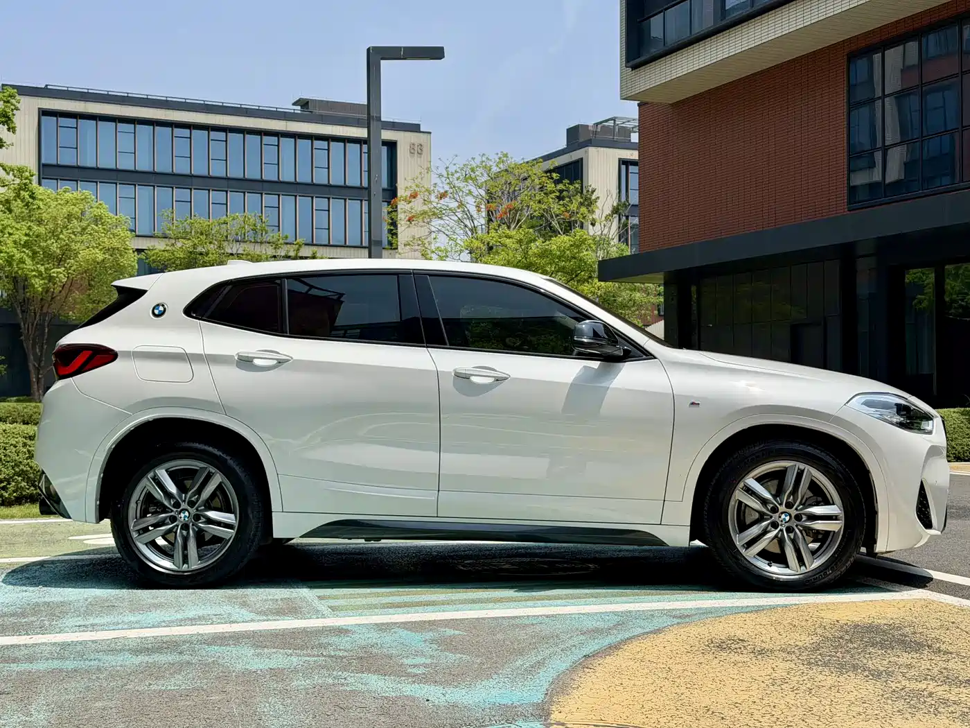 BMW X2 2023 sDrive25i M Sport Shadow Edition фото 4