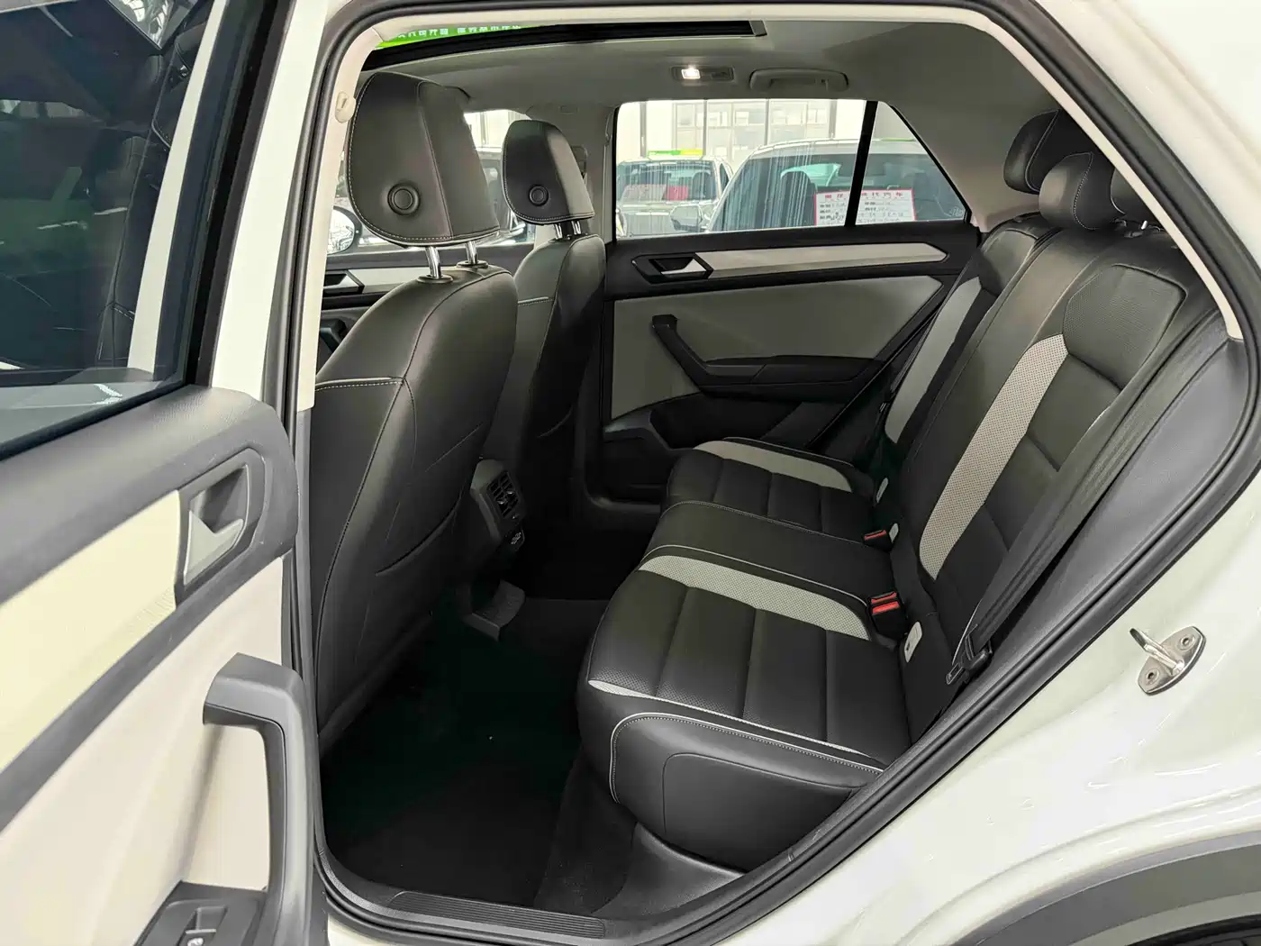 Volkswagen T-ROC 2023 280TSI DSG 2WD Time Edition фото 15