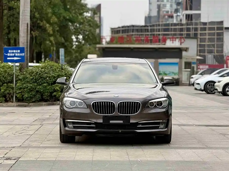 BMW 7 Series 2013 Model 730Li Leading фото 2
