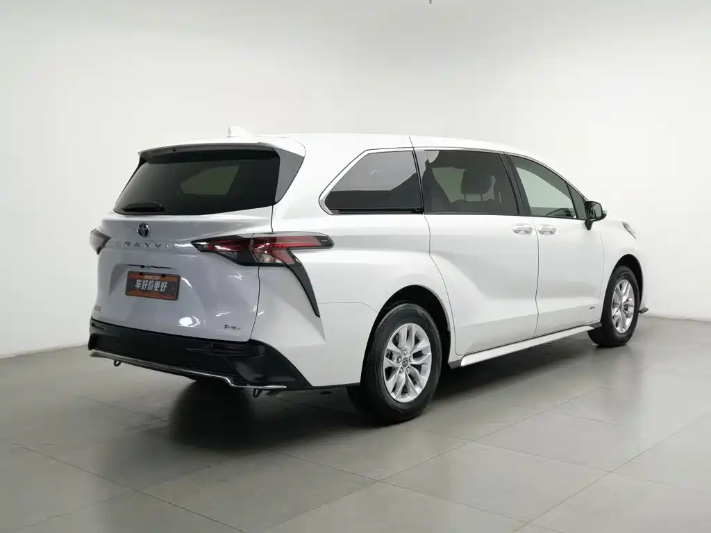 Фото 2 - Toyota Granvia