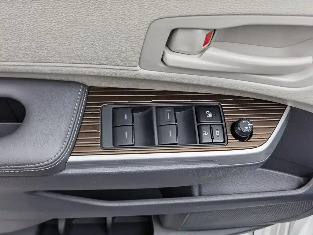 Фото 9 - Toyota Granvia