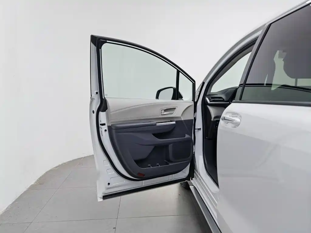 Фото 8 - Toyota Granvia