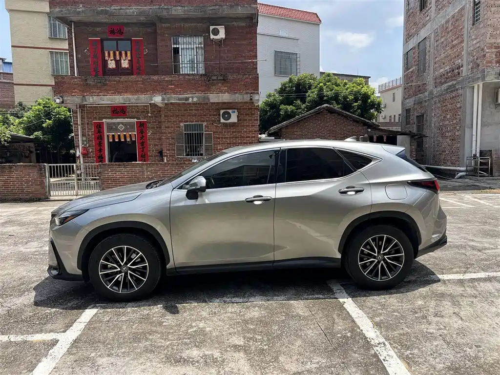 Фото 3 - Lexus NX