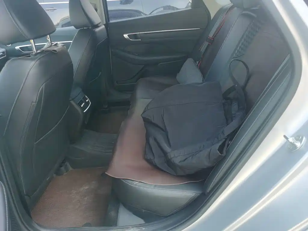 Photo 13 - Hyundai Sonata