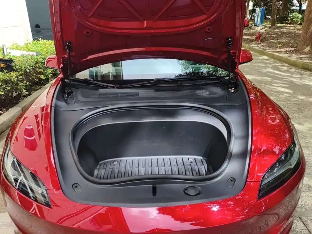 Tesla Model 3 2026 2025 Model Year Facelift Rear-Wheel Drive