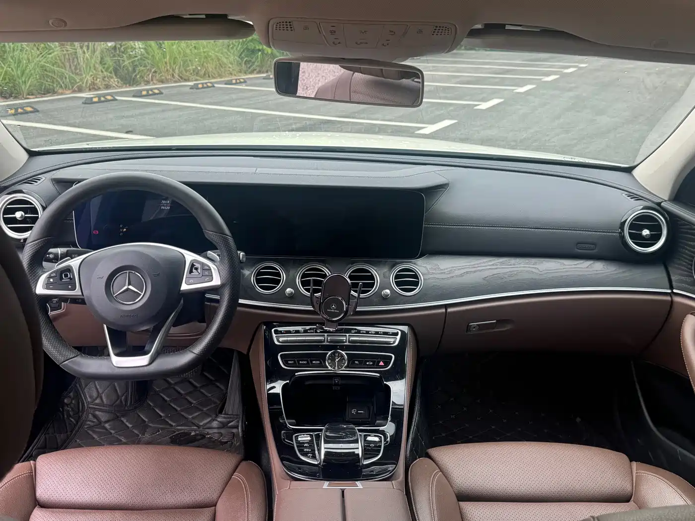 صورة 8 - Mercedes-Benz E-Class