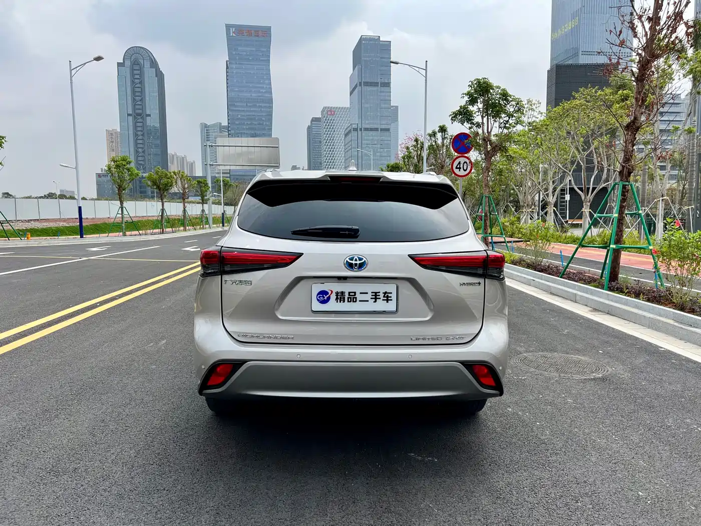 Toyota Highlander 2022 Dual Engine 2.5L 4WD Supreme Edition 7-Seater фото 30