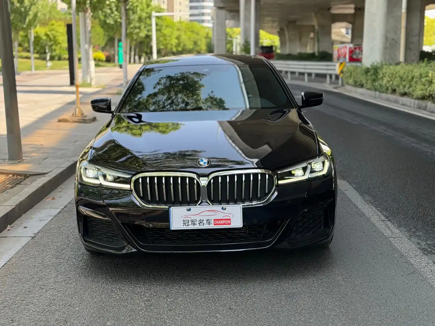 BMW 5 Series 2022 525Li M Sport Package фото 2