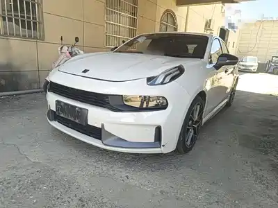 Lynk & Co 03