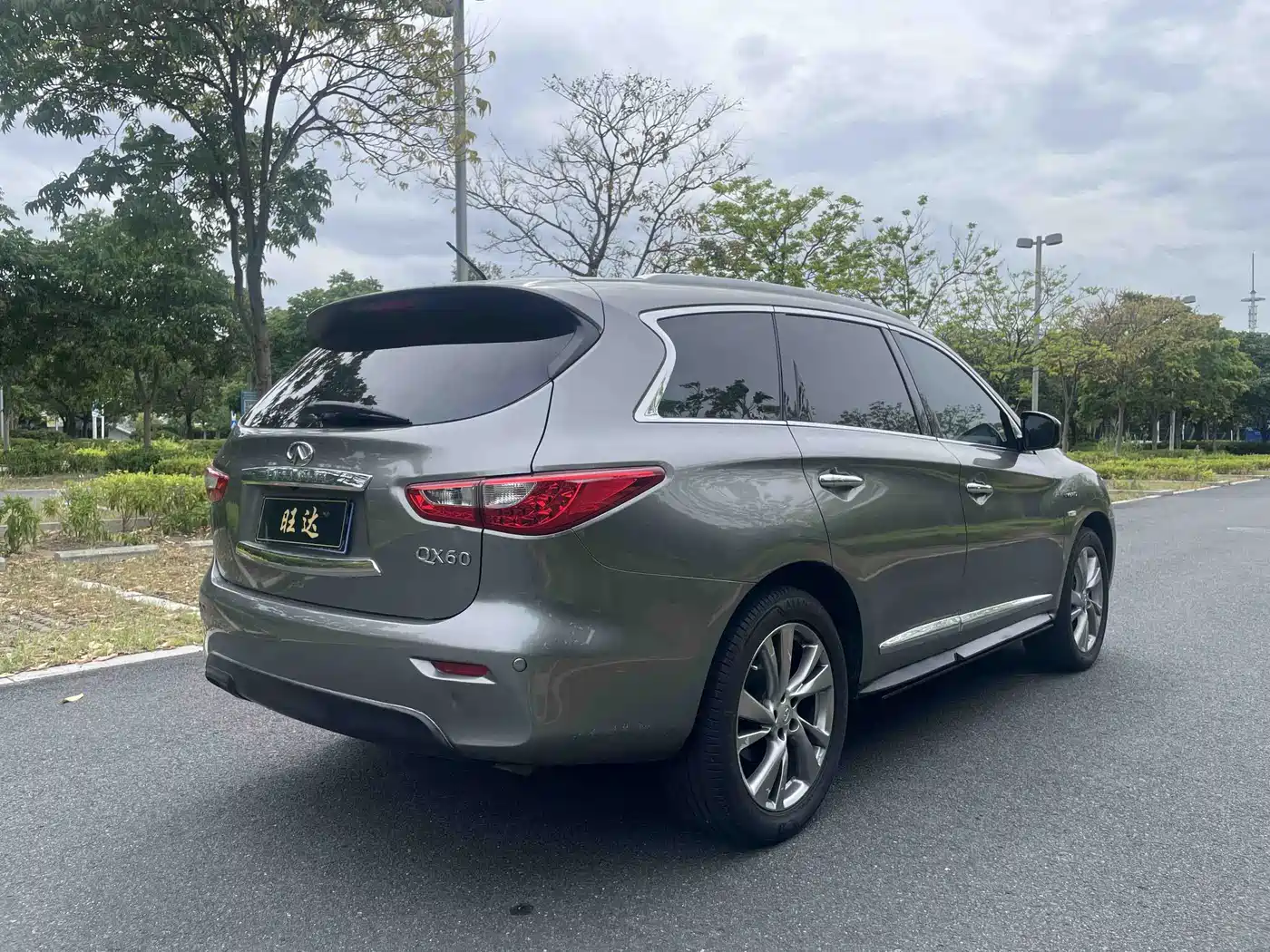 Infiniti QX60 (Import) 2016 2014 Model 2.5 S/C Hybrid 2WD Excellence Edition