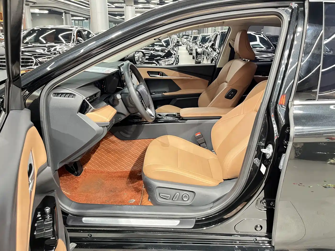 Toyota Camry 2024 Hybrid 2.0HGVP Luxury Edition фото 4