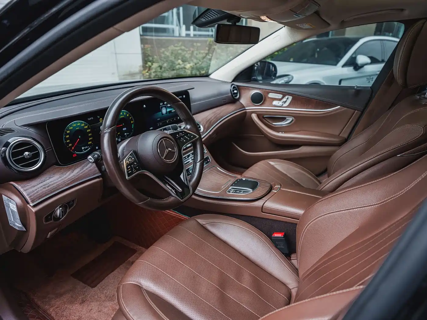 Mercedes-Benz E-Class New Energy 2022 E 350 e L Plug-in Hybrid Sedan фото 5