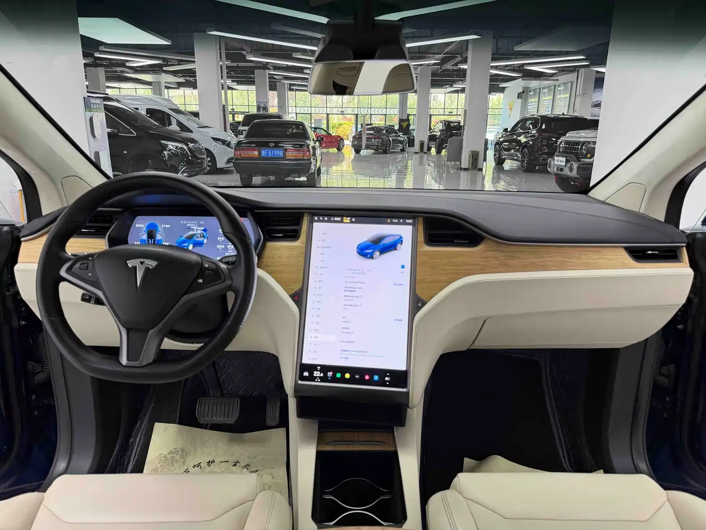 TESLA MODEL X