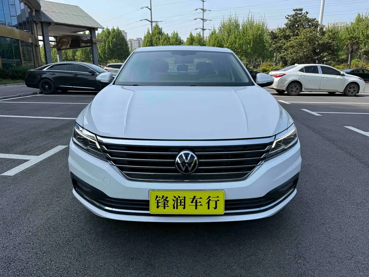 Volkswagen Lavida 2022 1.5L Auto Comfort Edition фото 2