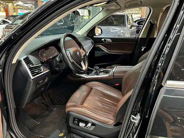 BMW X7 2021 Facelift xDrive40i Leading Luxury Package — фото 2