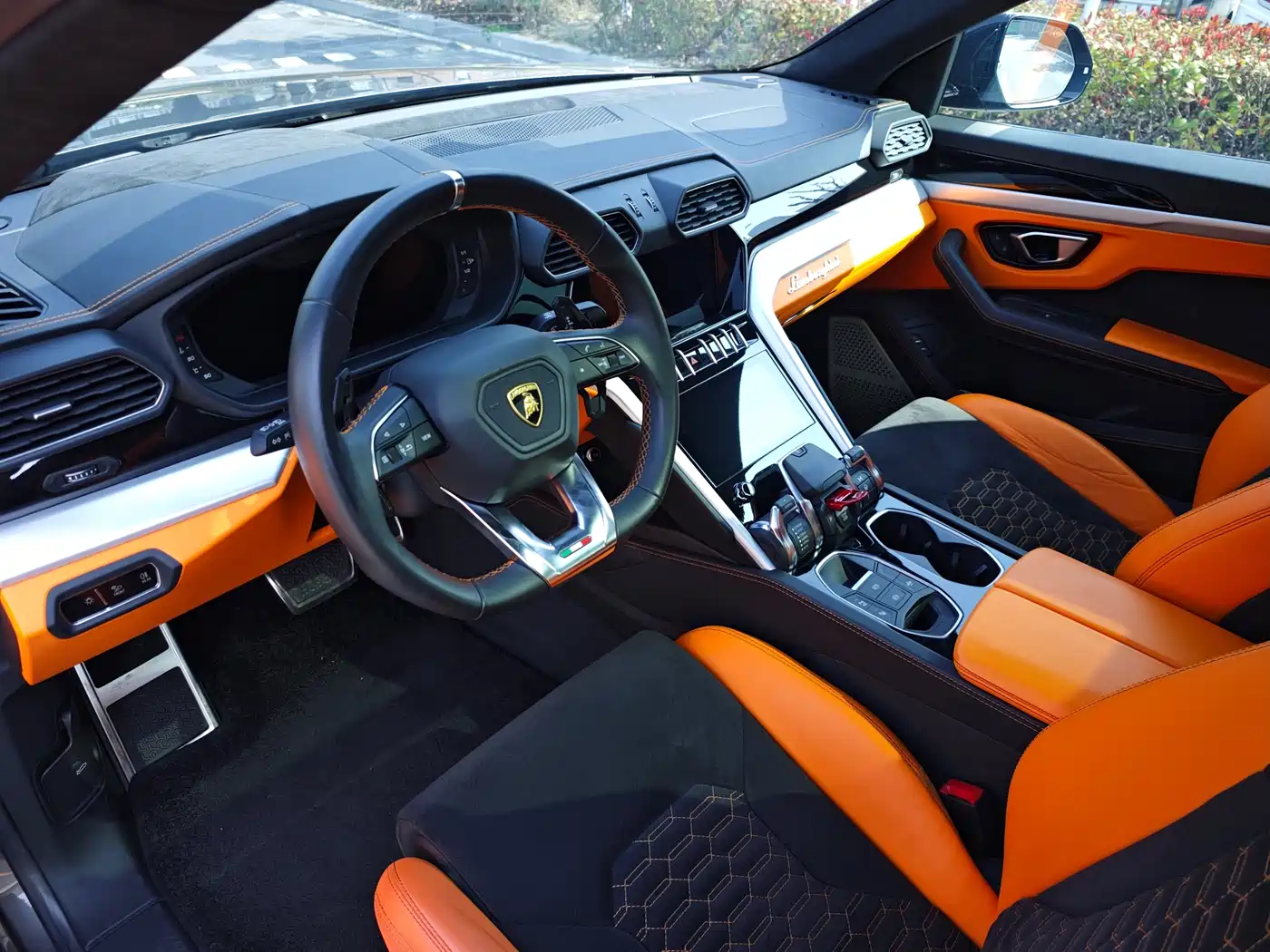 LAMBORGHINI URUS