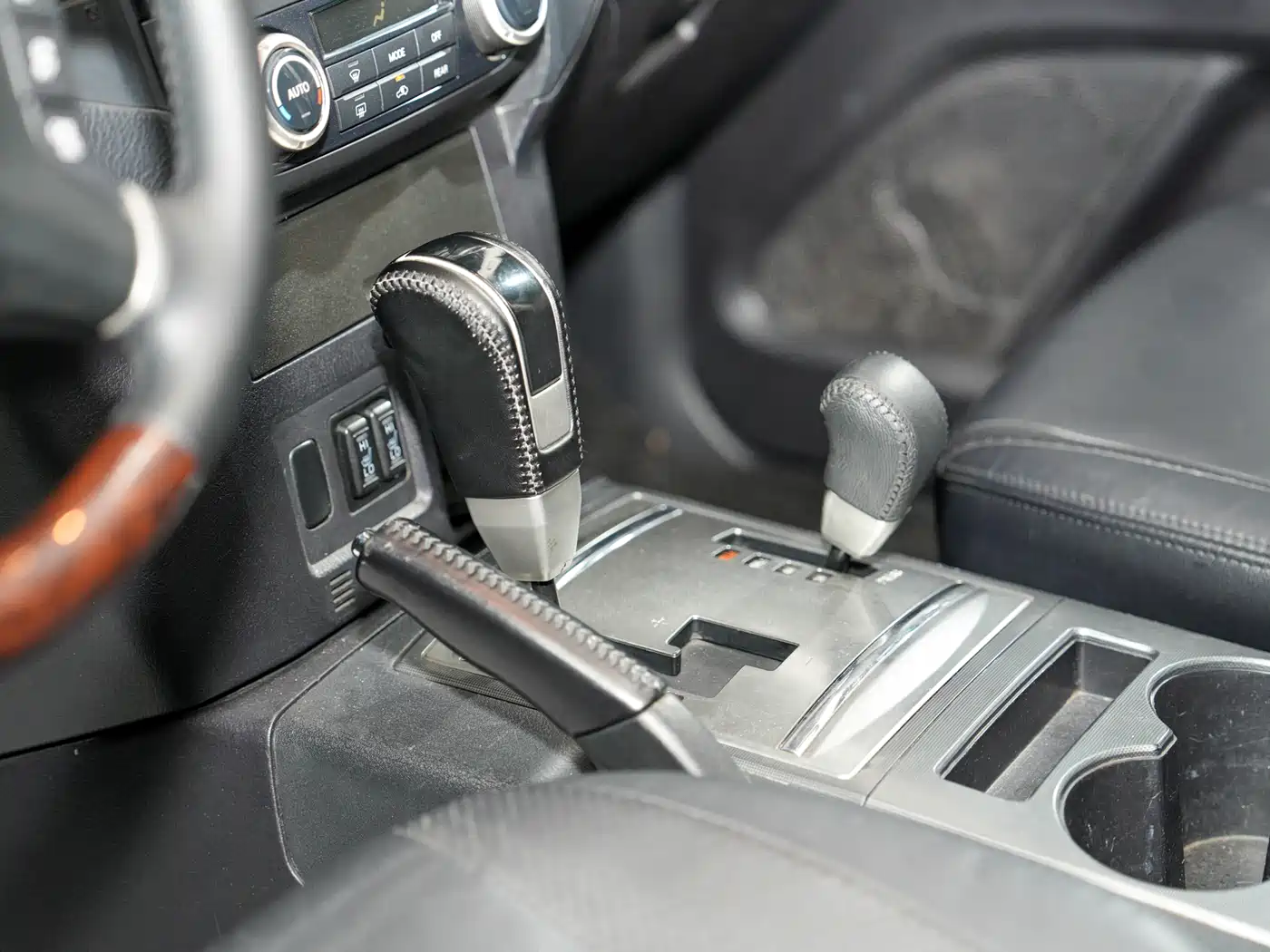 Mitsubishi Pajero (Import) 2010 3.0L Automatic Luxury Edition фото 22