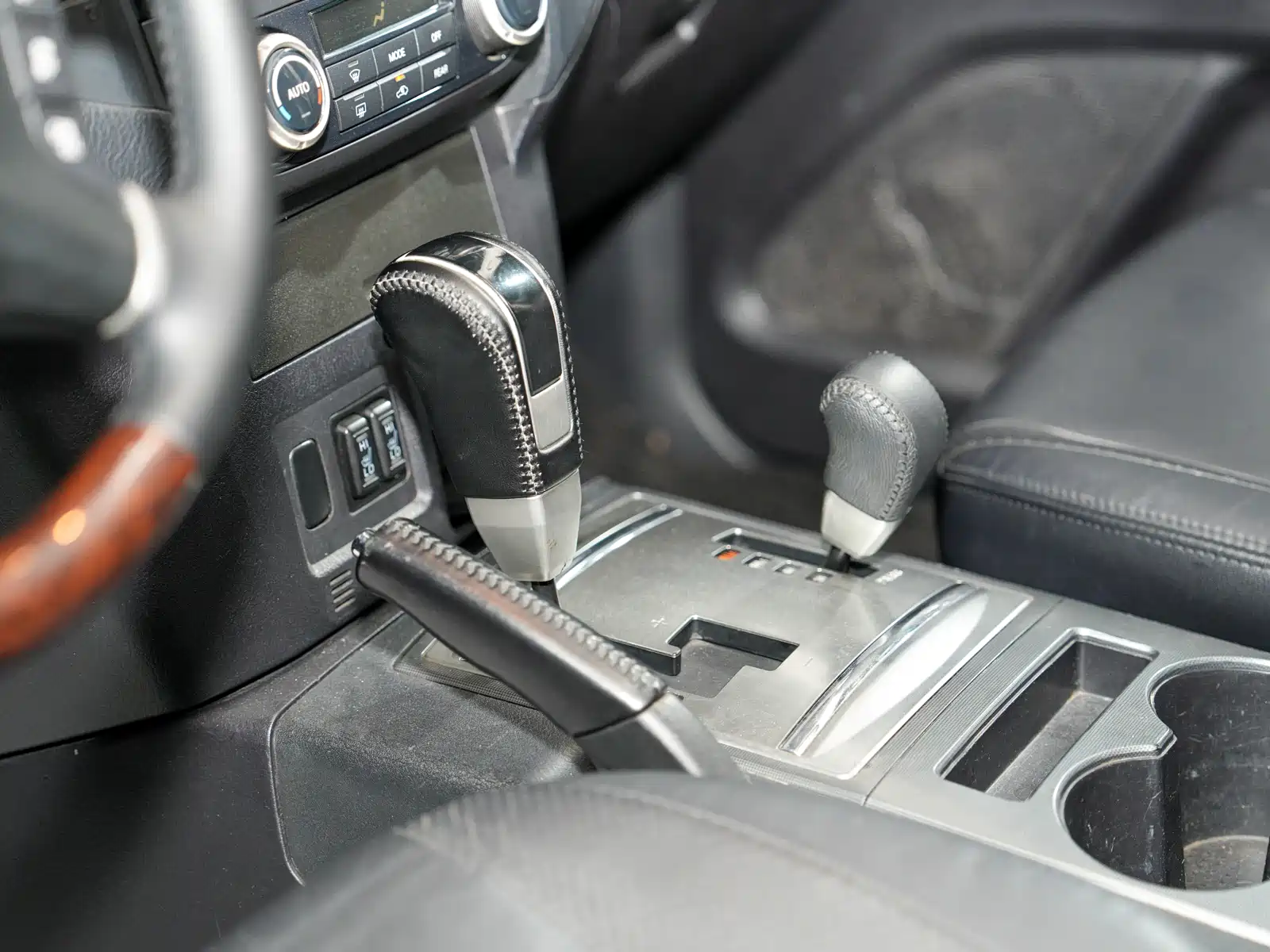 Photo 22 - Mitsubishi Pajero (Import)