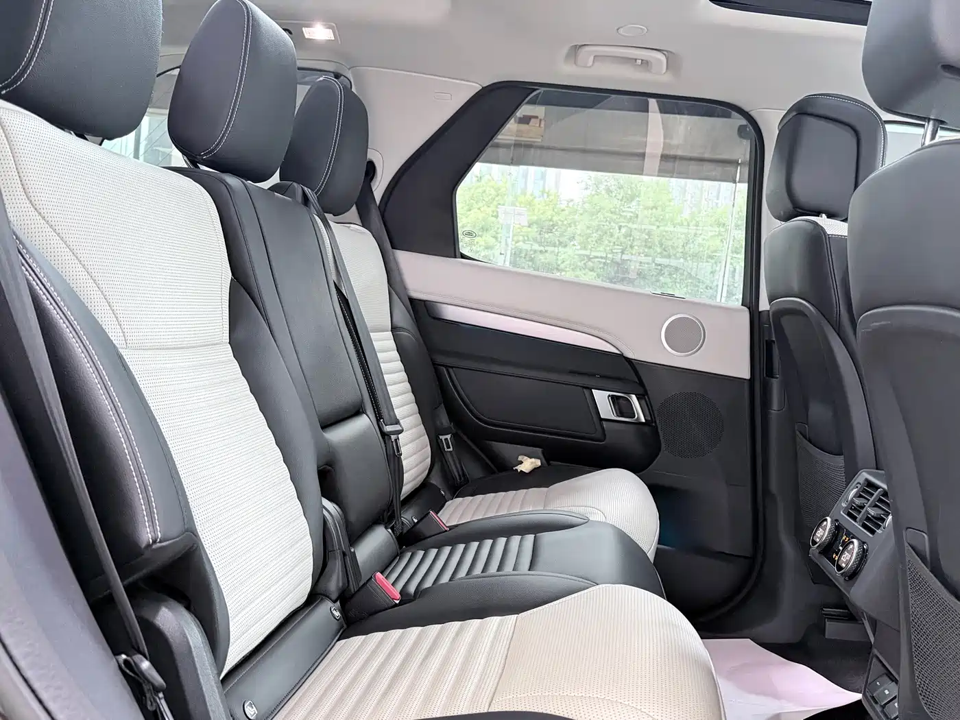 Land Rover Discovery 2023 2023 360PS R-Dynamic SE
