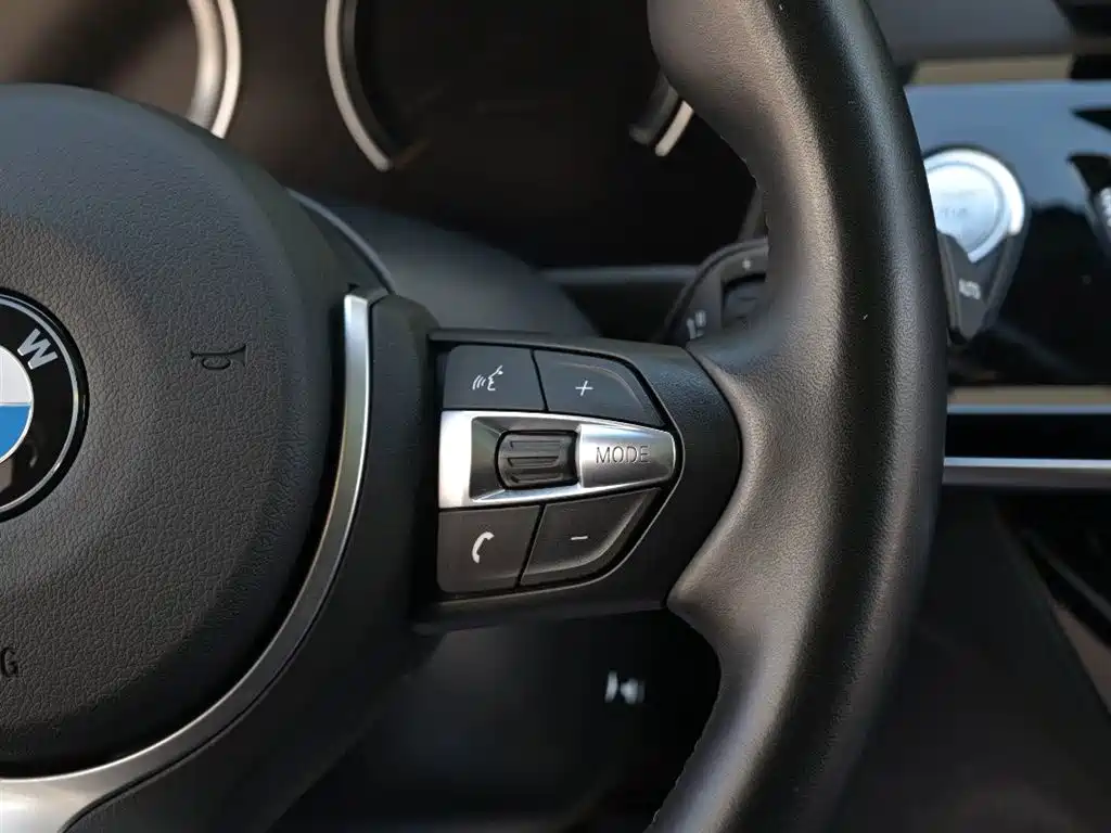 BMW 1 Series 2023 125i M Sport Shadow Edition фото 13