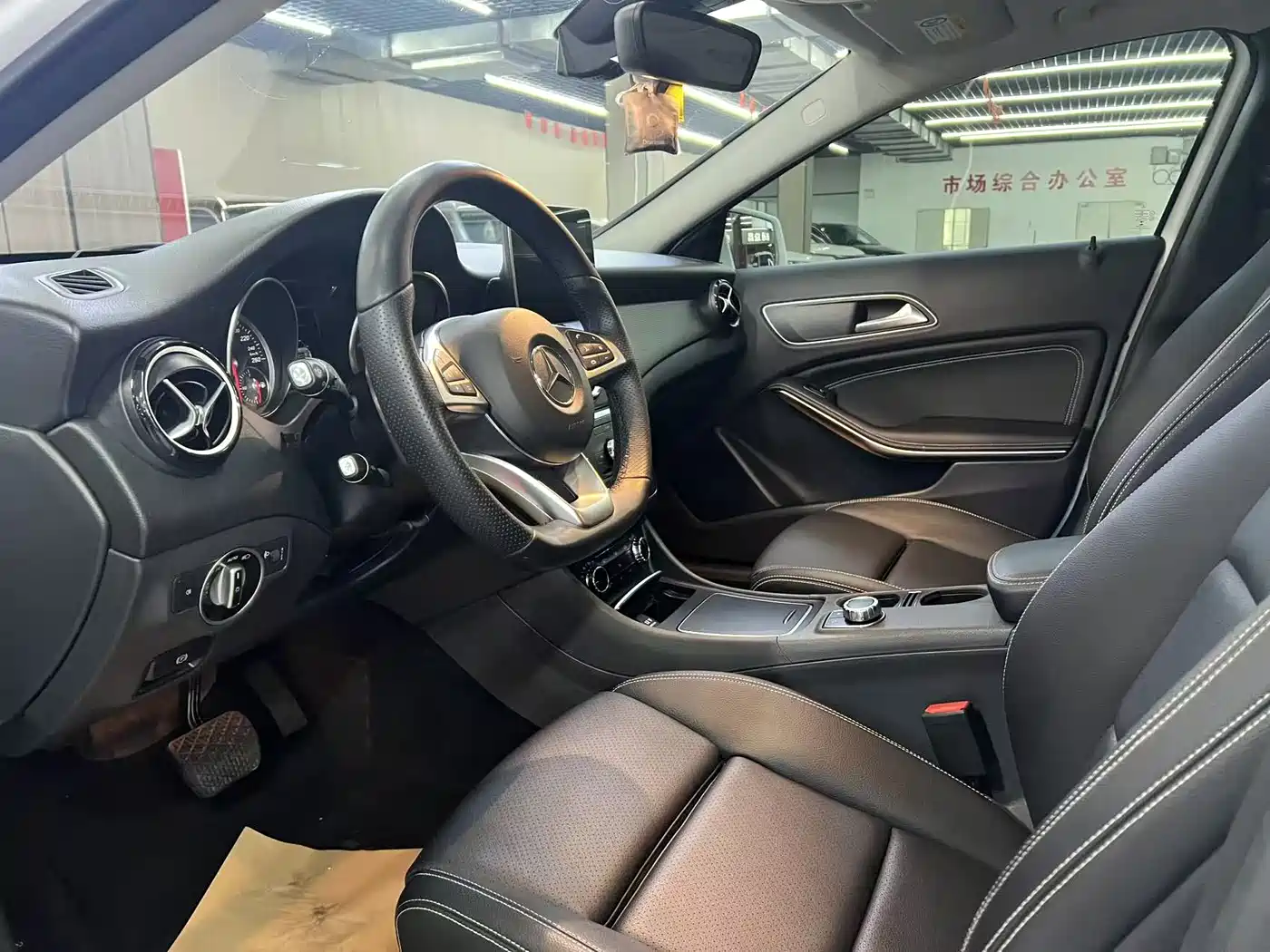 Mercedes-Benz GLA 2019 GLA 200 Dynamic фото 7