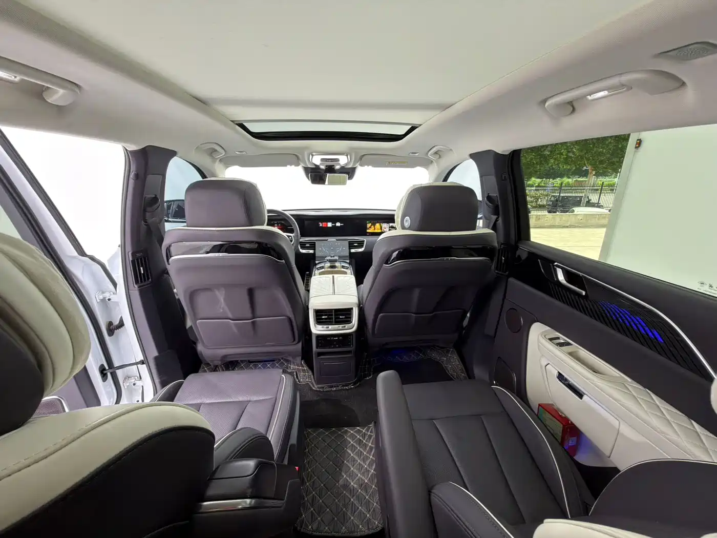 Hongqi E-HS9 2023 2022 660km Qi Chang Edition (6-seater)