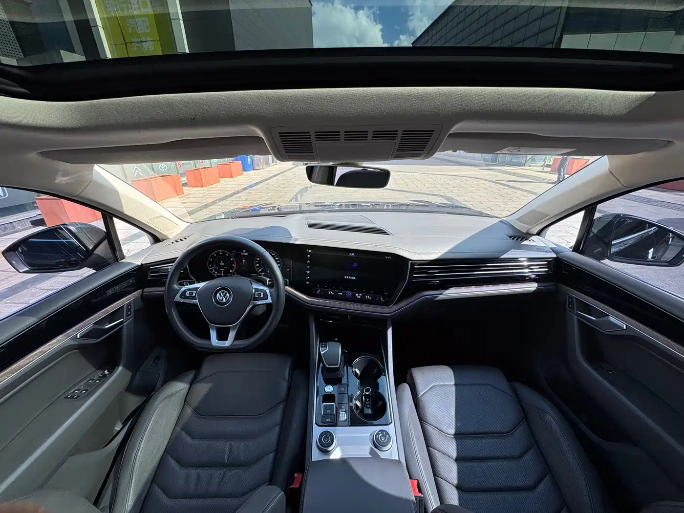 Volkswagen Touareg 2019 3.0TSI Sharp Edge Edition China VI фото 5