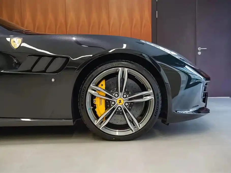 Ferrari GTC4Lusso 2016 6.3L V12 фото 7