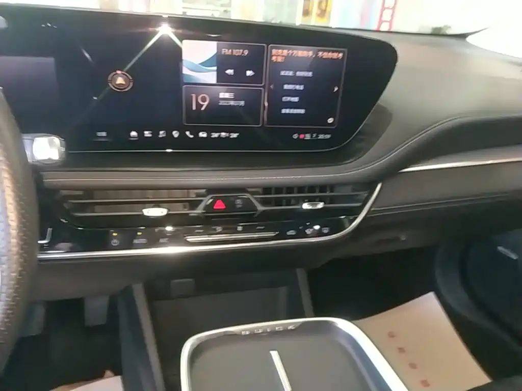 Photo 9 - Buick LaCrosse