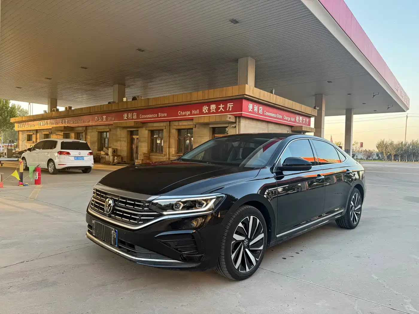 Volkswagen Passat 2023 330TSI Luxury Edition