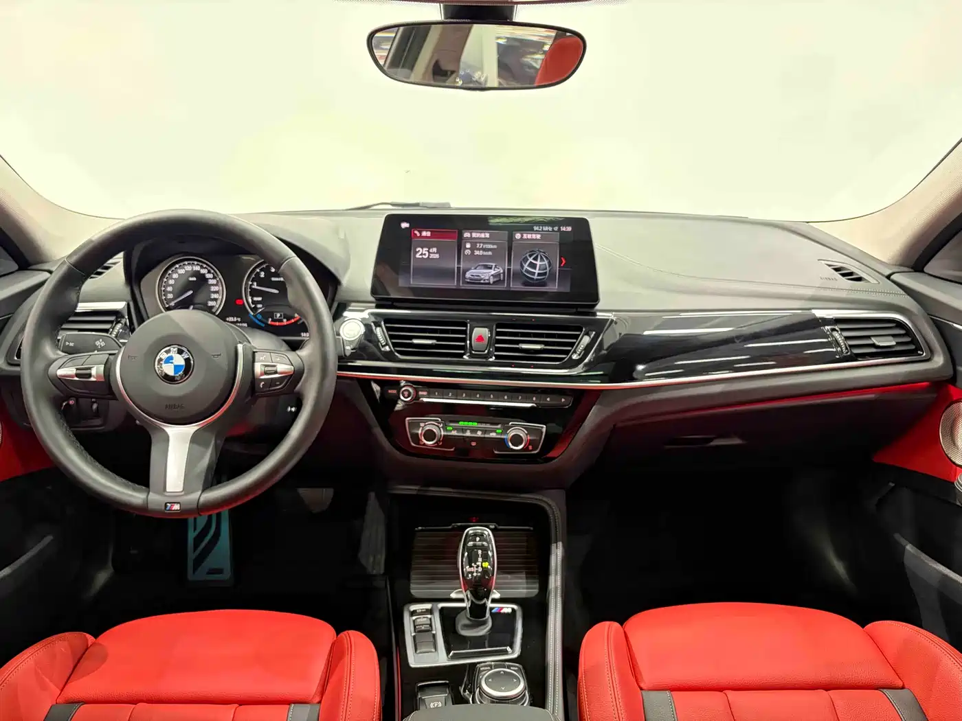 BMW 1 Series 2023 125i M Sport Shadow Edition фото 8