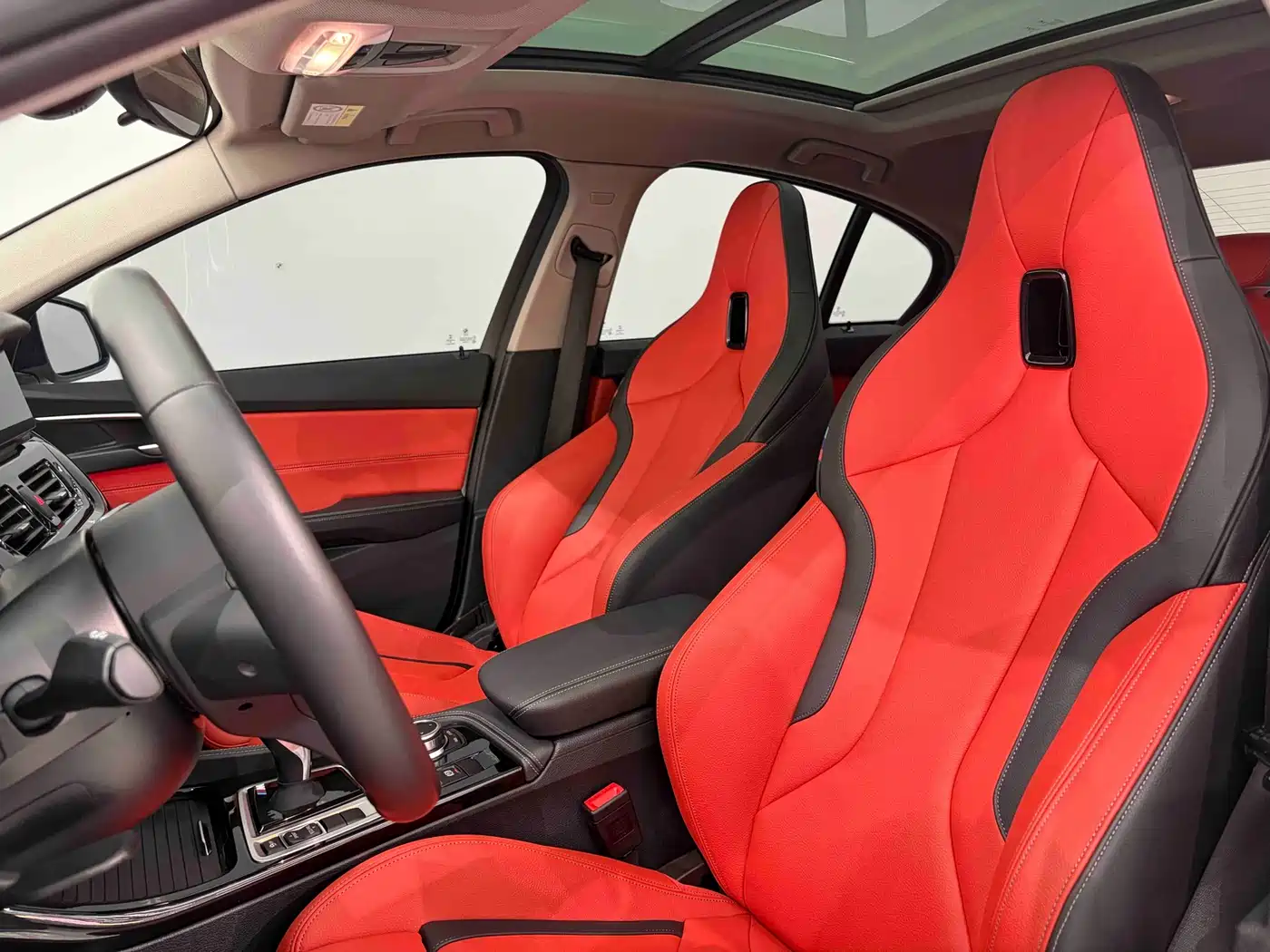 BMW 1 Series 2023 125i M Sport Shadow Edition фото 7