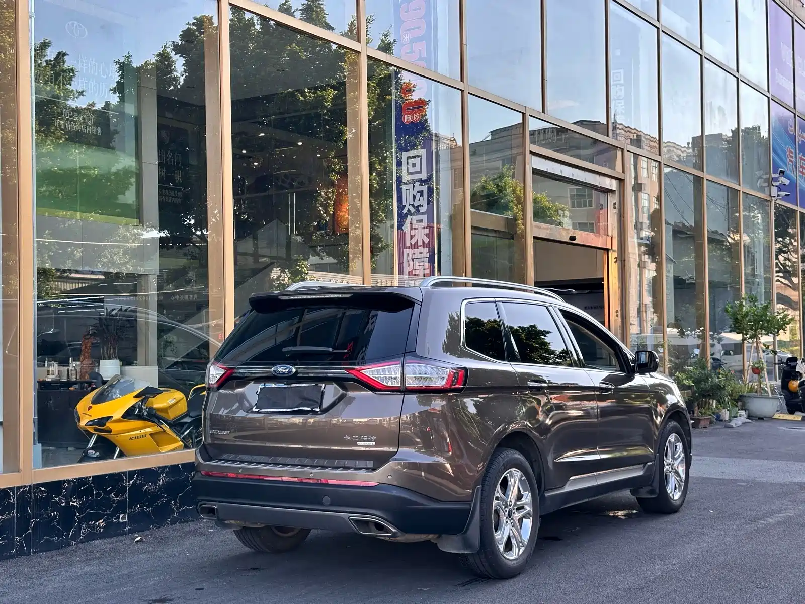 Фото 22 - Ford Edge