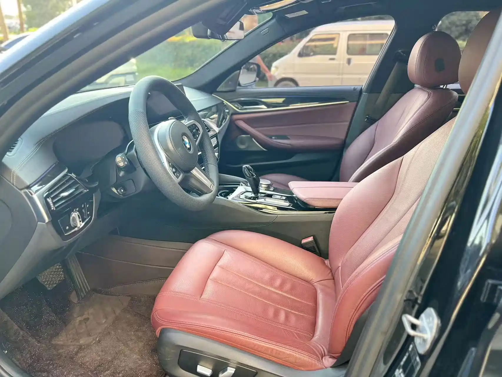 Photo 4 - BMW 5 Series