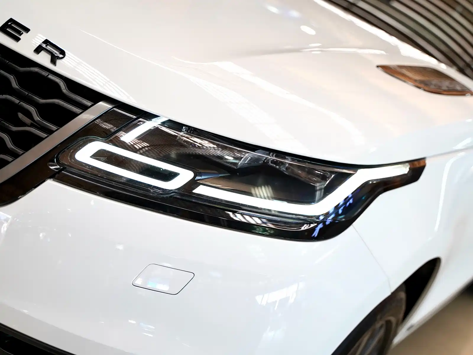Фото 3 - Land Rover Range Rover Velar