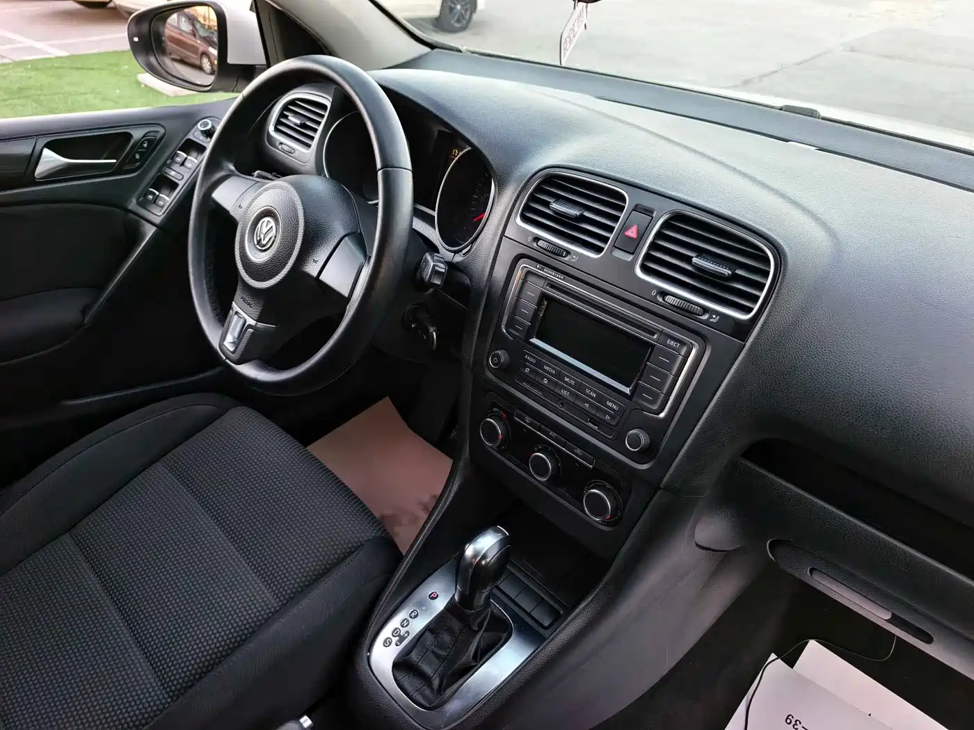 Volkswagen Golf 2014 1.6L Automatic Comfort фото 16