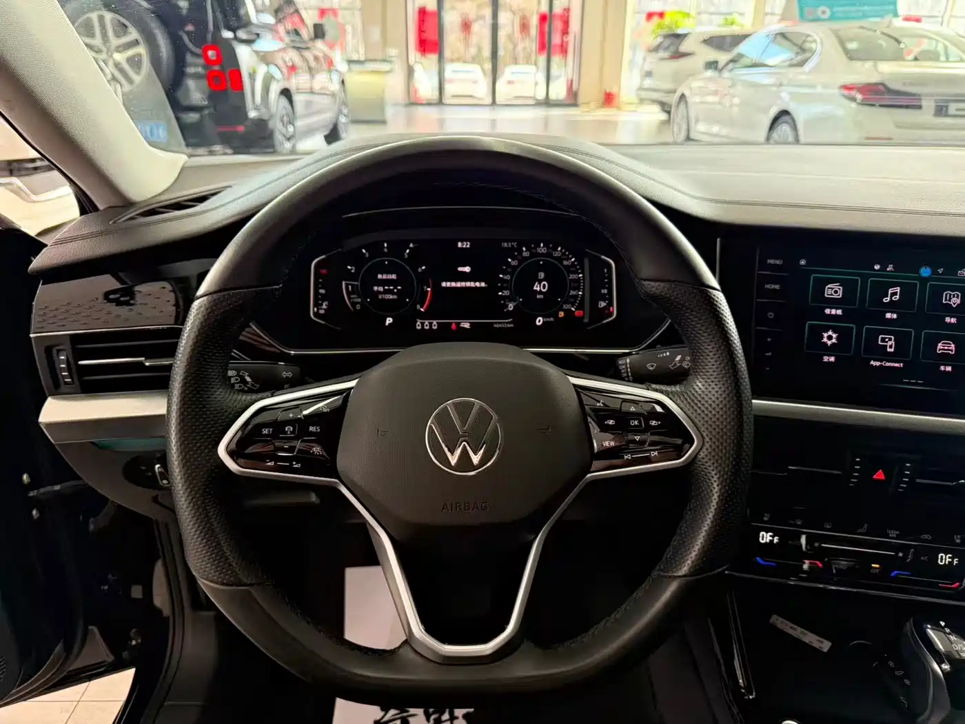 Volkswagen Passat 2023 330TSI Starlight Premium Edition фото 9
