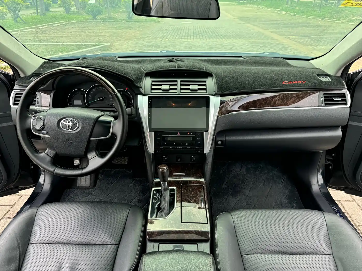 Toyota Camry 2016 2.0G 10th Anniversary Leading Edition фото 5